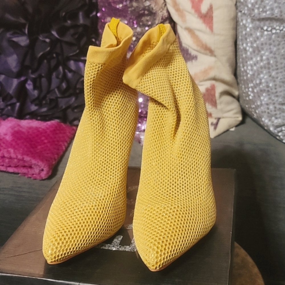 Gold knitted shimmer design boots